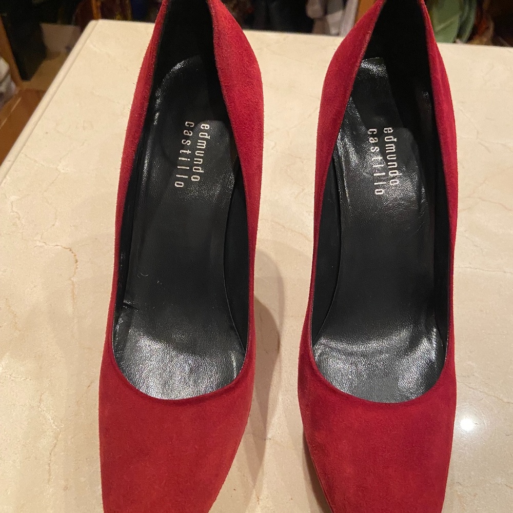 Edmundo Castillo Suede Pumps